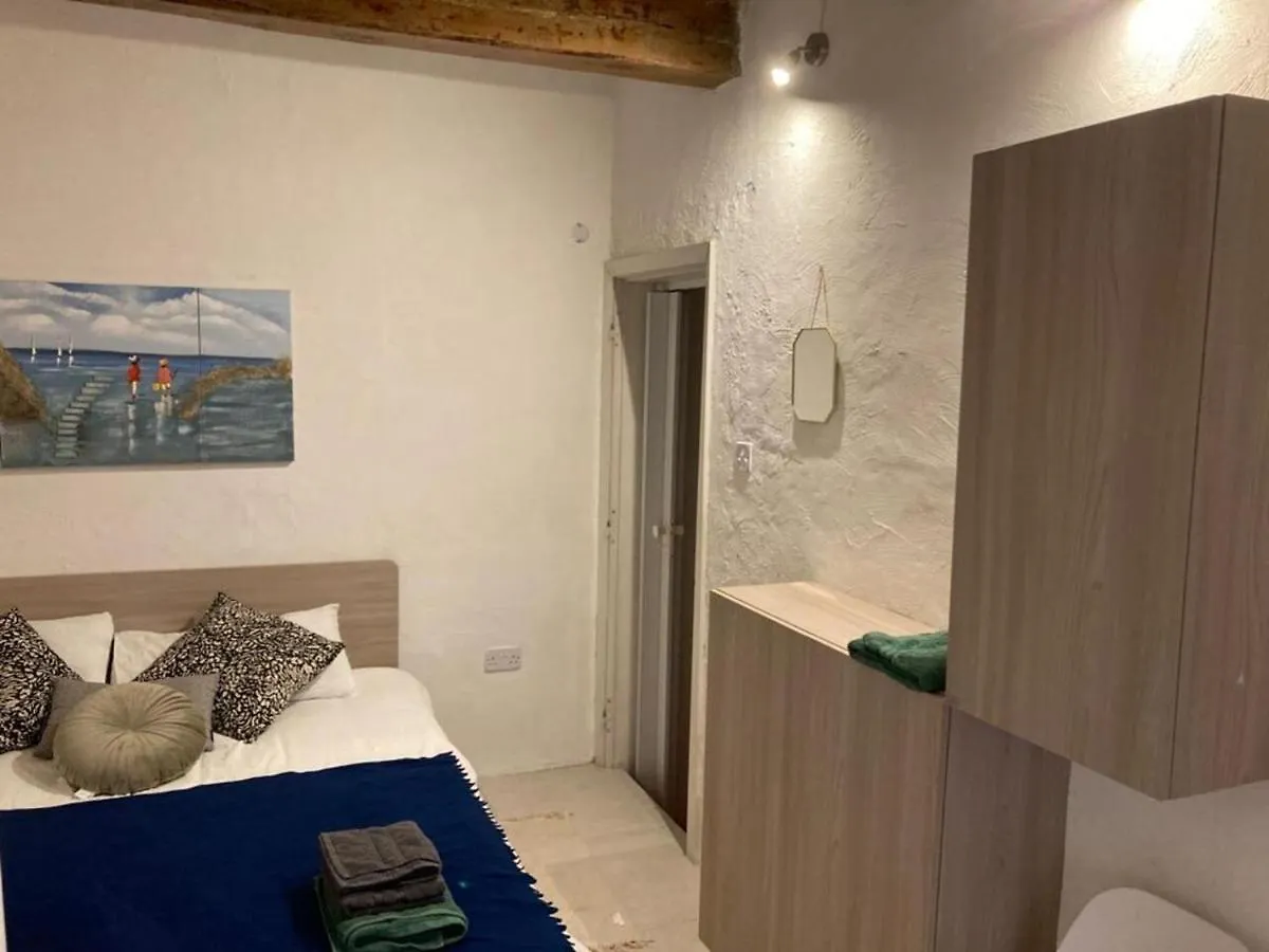 Cosy 1 Bedroom Maisonette In The Heart Of La Valletta 0*,  Malta