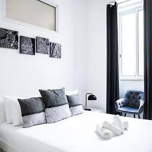 Center By Arcobnb Appartamento